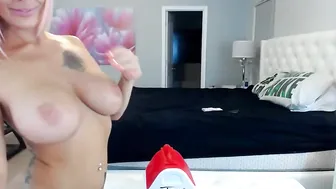 victoriastacks Busty passion sucks dick