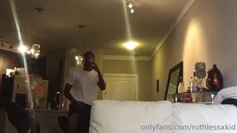 Lil D aka ruthlessxkid onlyfans Crazy girl caresses shaved pussy