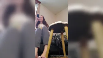 tootsiepoptoe onlyfans Depraved shows off her big lips