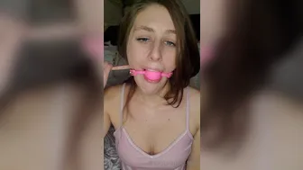 tootsiepoptoe onlyfans  juicy mom shakes her ass