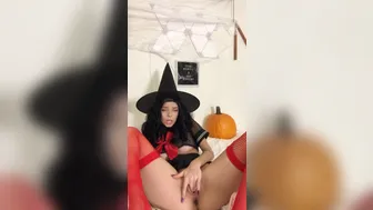 Baby Fooji aka babyfooji onlyfans Beauty caresses her tits and pussy