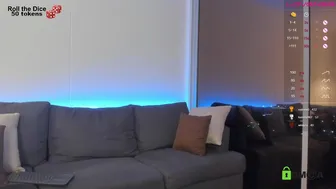 lanna_and_leo chaturbate Sexy blonde pulls pussy hand