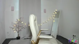 e_l_o_d_i_e chaturbate Horny nymph flirts in french