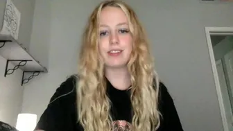 zoekittygirl chaturbate  fingering her pussy