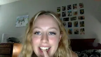 zoekittygirl chaturbate Tiny in stockings fingering clit