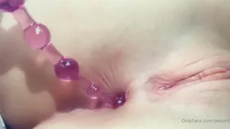 littlemrsp onlyfans Gorgeous coquette squeezes in front of her cap