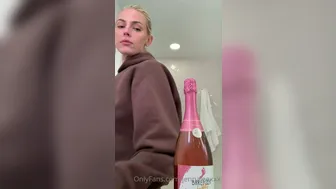 Jenna Lee aka jennaleexxx onlyfans Busty kitty sucking penis