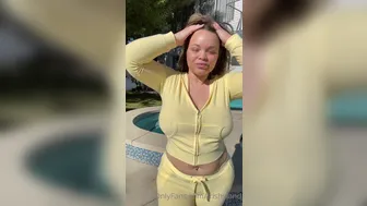 trishyland onlyfans runet wriggles in front of webcam