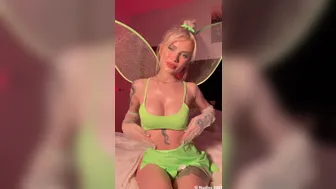 LaynaBoo aka Layna Boo aka laynaaboo onlyfans Amazing slut fucks pussy
