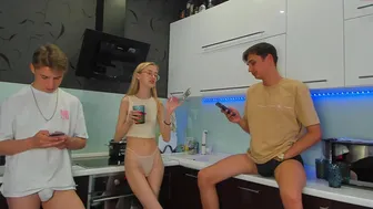 triple_crystal chaturbate Delicious slut seduces with elastic ass