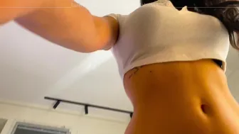maksin_cb chaturbate  posing for the camera exposing her sexy body