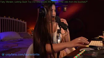 laurenbrite chaturbate Luxurious female massaging nipples