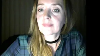 braingirl Slutty bitch masturbates pussy