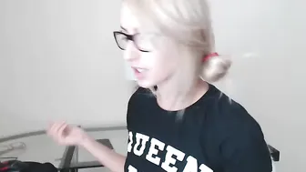 miss_bee Sweet thing masturbates shaved cunt