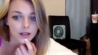 urfantasykiki Elegant plays with pussy
