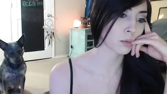 winndixiee Spectacled babe masturbates cunt