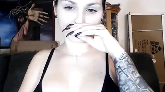 jaylynnxo Juicy slut fucks pussy with phallus