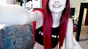 babeariel Cute babe gently masturbates cunt