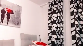 daisyd pulls hand clit