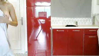 couplesexe10 Lustful babe caresses shaved pussy