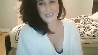 missymay18 Blissful bitch pulls pussy