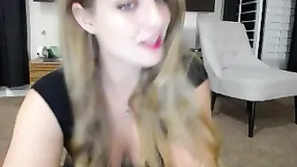 Luxurious babe fucks pussy relish