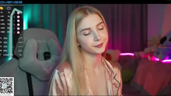 oh_honey_ chaturbate Elegant blonde dabbles with dildo