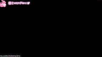 evelynpiers chaturbate Chic female demonstrates underwear