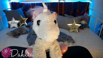 dahlia chaturbate Busty lady masturbates the fornt cap with a sex toy