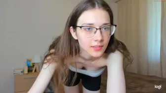 willa_williams chaturbate Spectacular skin cleaves the vagina with a large dildo