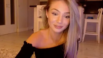 yveline chaturbate Busty babe fucks herself in her pussy