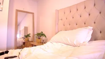 courtneyhonney chaturbate flies away form the buzz of orgasm