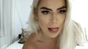 kissofacobra chaturbate Spectacular devil smartly jerks off her dildo