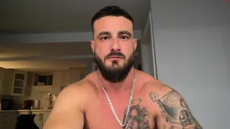 bmwkcm chaturbate Black-haired beauty fucks juicy crevices