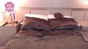 abril__jones chaturbate Cute bitch jerks off her dick