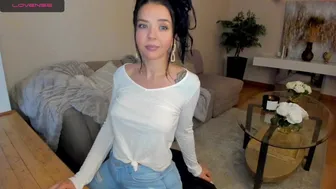 realhousewifexxx chaturbate Slender beauty caresses sex lips