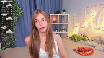 lily_lovelyy chaturbate Hot bitches show curvy shapes