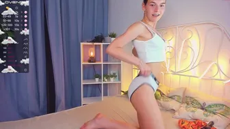 lily_lovelyy chaturbate private striptease