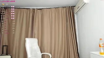 loko_chi chaturbate Hot chick strips curvy