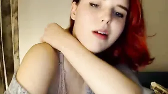 sweetariaa Luxurious bitch fucks pussy with phallus