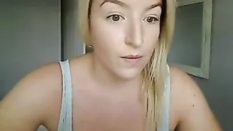 eden_mae Appetizing lady caresses sex lips
