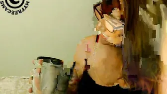 deeeelicious Young female fucks pussy dildo