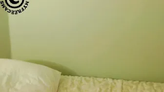 deeeelicious woman fucks dildo