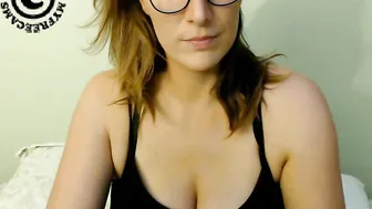 deeeelicious Seductive babe masturbates shaved cunt