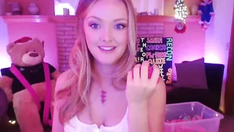 justicebeaver Cute blondie exposes big tits