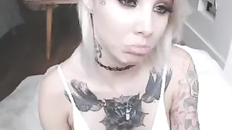 ashlie_lotus Narrow-eyed jerking pussy phallus