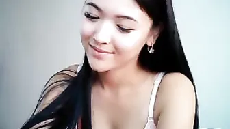 olivia_grace Pretty girl rubs pussy