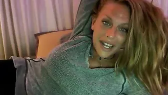 robynbanks Flirty bitch fucks both holes
