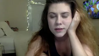 highfivecreampie chaturbate Cute chick jerking her pussy with a phallus