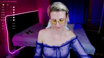 eva__blonde chaturbate Exquisite bitch gently jerks her pussy